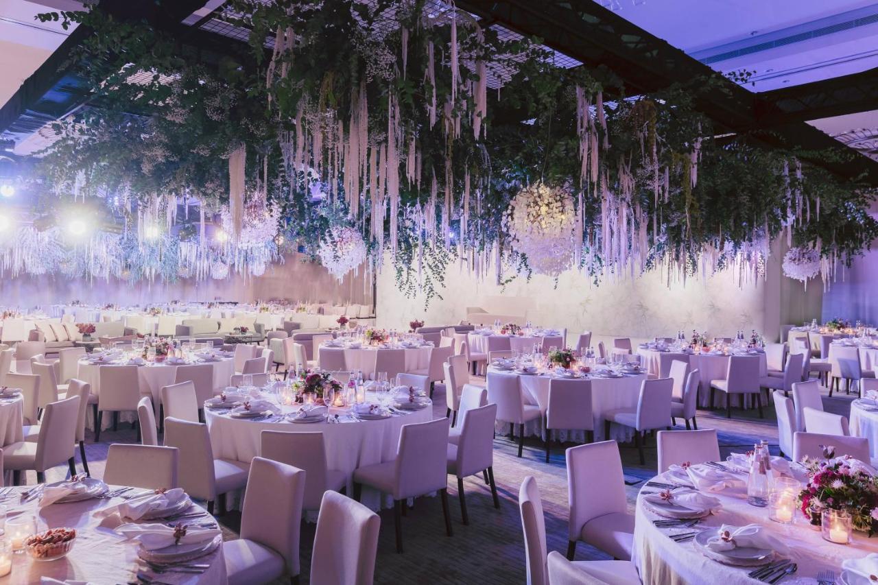 فندق طبعة أبو ظبي إيديشن المظهر الخارجي الصورة The ballroom at the Four Seasons Hotel