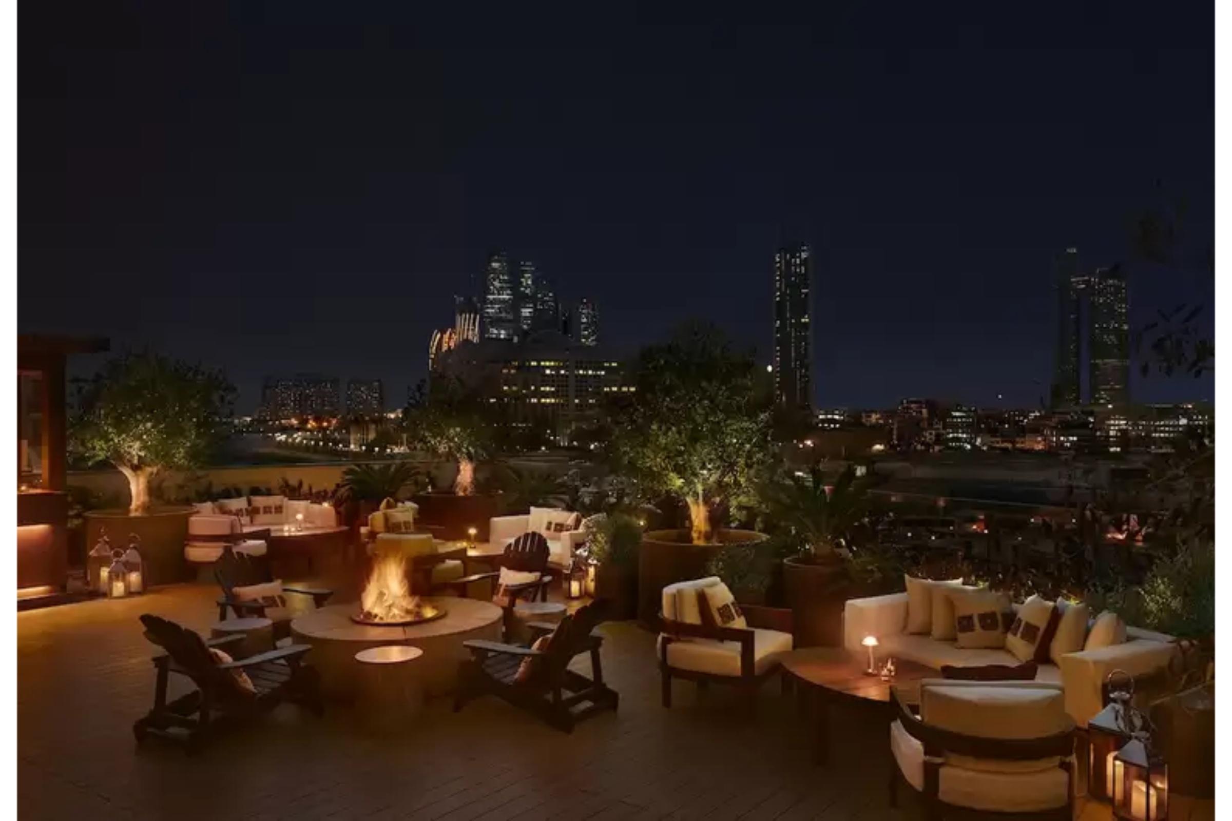 فندق طبعة أبو ظبي إيديشن المظهر الخارجي الصورة The rooftop bar at the Mandarin Oriental, Munich