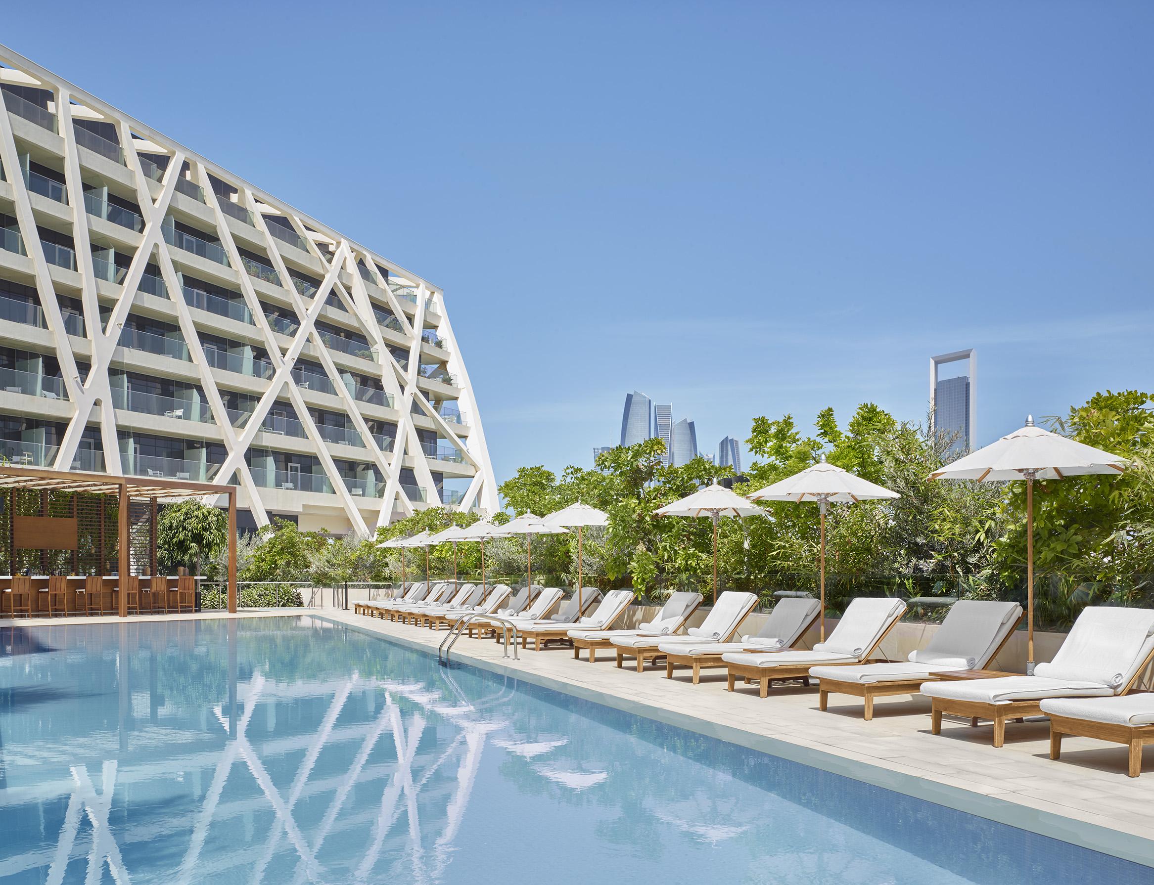 فندق طبعة أبو ظبي إيديشن المظهر الخارجي الصورة The hotel's pool