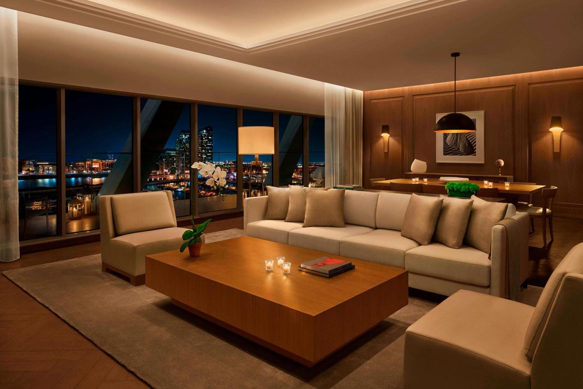 فندق طبعة أبو ظبي إيديشن المظهر الخارجي الصورة The living room of a suite at The Ritz-Carlton, Tokyo